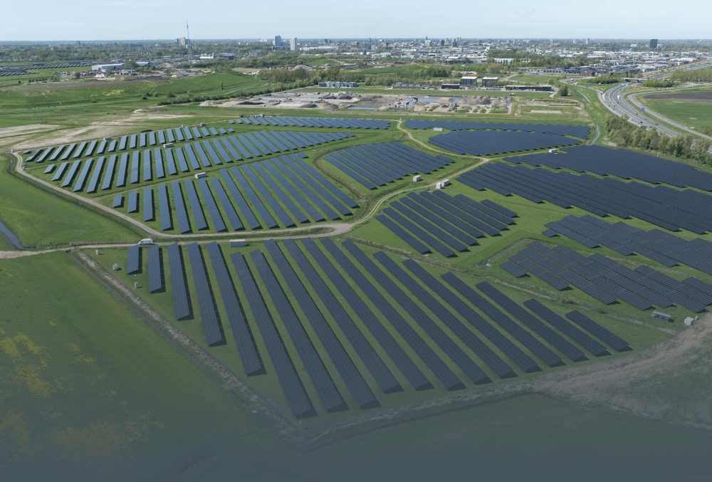 moderne zonnepark beveiliging met perimeterdetectie